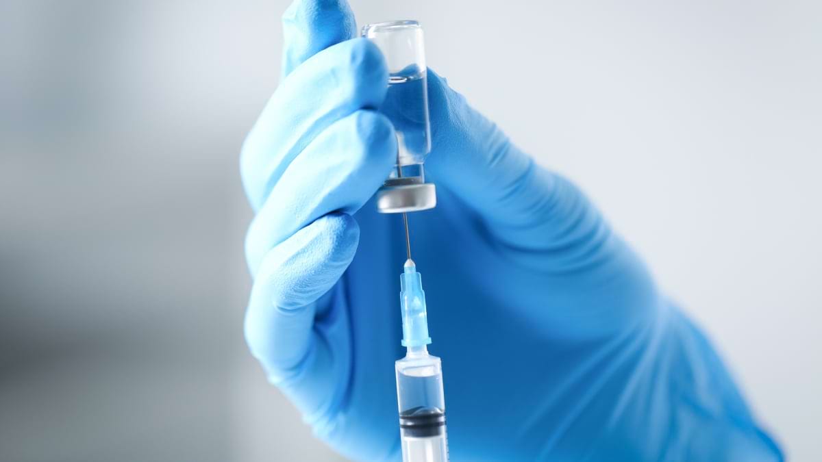 Vaccinul antigripal, asociat cu un risc mai mic de Alzheimer