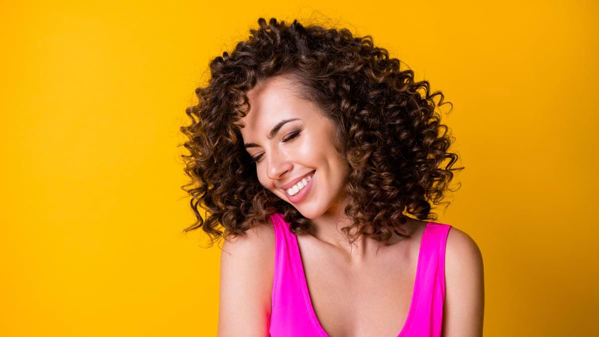 Tirbuson, spirala sau onduleu: ce fel de par cret ai si cum il ingrijesti?