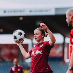 "Von Beginn an bestimmen": FC Red Bull Salzburg-Frauen planen Erfolg bei FC Blau-Wei&szlig; Linz/Kleinm&uuml;nchen