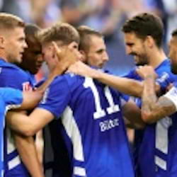 Siege, Siege, Siege: Schalke beißt sich fest