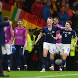 Spanien verliert in Schottland - Georgien trotzt Norwegen