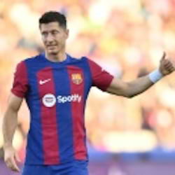 Lewandowski und Cancelo retten Barca