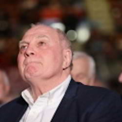 Hoeneß-Attacke gegen Matthäus: "Nicht alle Tassen im Schrank"
