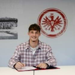 SG Eintracht Frankfurt macht Talent Nilo Neuendorff zum Profi