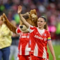 FC Bayern: &Ouml;FB-Teamspielerin Sarah Zadrazil verl&auml;ngert bis 2027