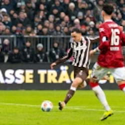 Sieg gegen Stuttgart: St. Pauli sendet Lebenszeichen