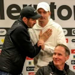 Kuriose Pressekonferenz: Pl&ouml;tzlich ist SC Freiburg-Coach Schuster doch da