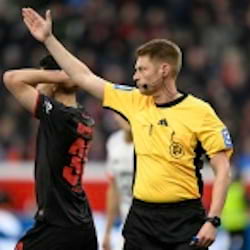 "Verstehe ich nicht": Bayer-Sportchef Rolfes kontert Schiri-Kritik von Uli Hoene&szlig;