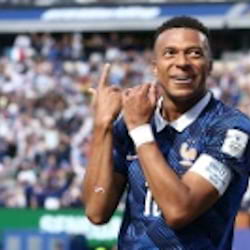 Versprechen eingel&ouml;st: Doppelpacker Mbapp&eacute; spielt die Fl&ouml;te