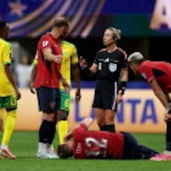US-Amerikanerin Tori Penso pfeift DFB-Team vs. Ecuador