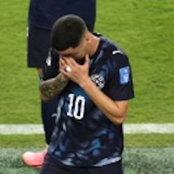 Nach Zuhalten des Mundes: Paraguays Almir&oacute;n f&uuml;r ein Spiel gesperrt