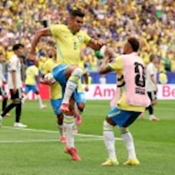 Samba in Houston: Brasilien ringt Japan in Nachspielzeit nieder