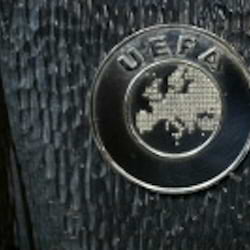 UEFA und Verb&auml;nde einigen sich auf &Uuml;bernahme von FIFA-Regeln