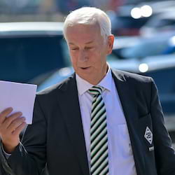 Gladbach-Boss Bonhof wehrt sich gegen R&uuml;cktritts-Forderungen