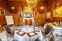 Oak Lounge