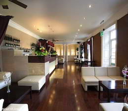 Champagne Lounge
