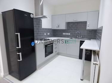 3 bed flat, Western Boulevard, Leicester, Leicester, LE2 7HN