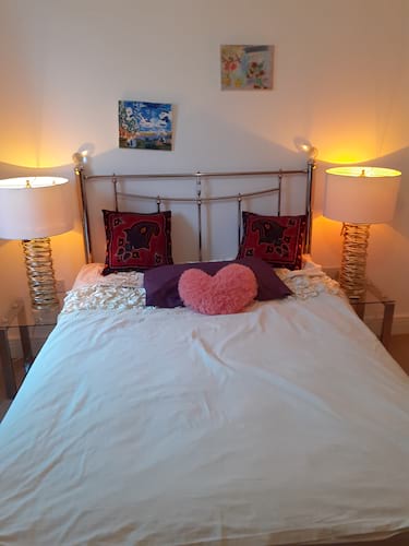1 bed flat, High Street, Hounslow, London, TW31AJ