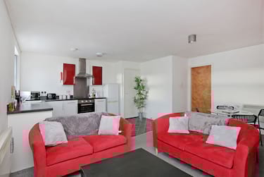 2 bed flat, Clough Bank, Heeley, Sheffield, S24EZ