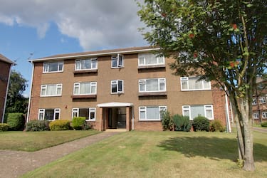 3 bed flat, Shaftesbury Road, St Stephens, Canterbury, CT27LF