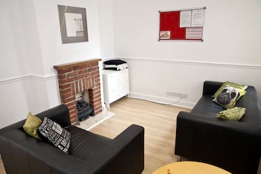4 bed house, Newcome road, Fratton, Portsmouth, PO15DR