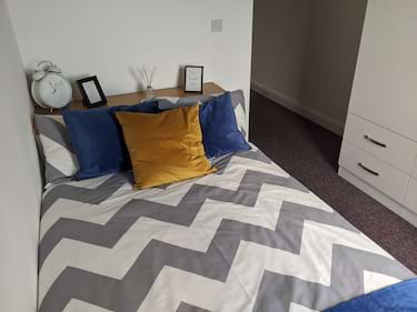 5 bed flat, Blackfriars Road, Charlestown, Salford, M37FU
