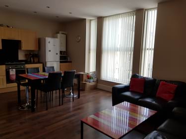 4 bed flat, Mutley Plain, Central, Plymouth, PL46JG