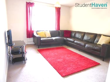 2 bed house, Falcon Street, Newsome, Huddersfield, HD46LA