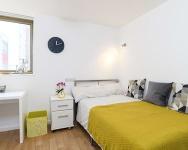 1 bed studio, Cotlands Road, City Centre, Bournemouth, BH13BS