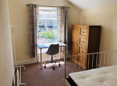 4 bed house, Portland Street, Clifton, Bristol, BS84JB
