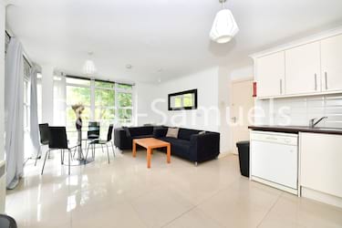 3 bed flat, Eleanor Close, Surrey Quays, London, SE166PW