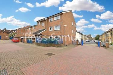 3 bed flat, Ambassador Square, Isle of Dogs, London, E149UX