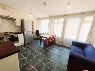 4 bed flat, Cooks Road, Kennington, London, SE173NG