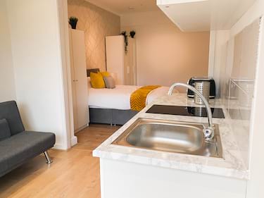 6 bed house, Great North Way, Hendon, London, NW41HS