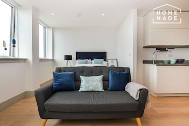 1 bed studio, Edgware Hills, Edgware, London, HA87UV