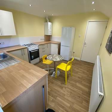 2 bed flat, Hanover Street, Mount Pleasant, Swansea, SA16BQ