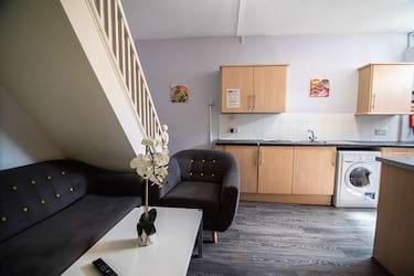 3 bed flat, Junction road, Hunters bar, Sheffield, S118XA