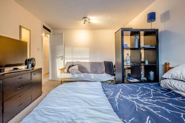 3 bed flat, Lamb's Passage, Barbican, London, EC1Y8TE
