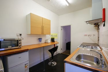1 bed studio, Bristol Road, Selly oak, Birmingham, B296AU