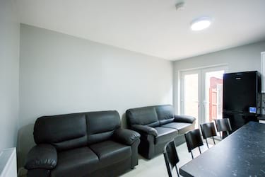 4 bed house, Windrush Grove, Selly oak, Birmingham, B297SU