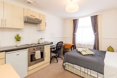 1 bed studio, Clanricarde Gardens, Bayswater, London, W24JJ