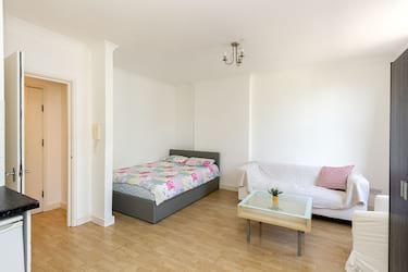1 bed studio, Gloucester Terrace, Lancaster Gate, London, W23DH