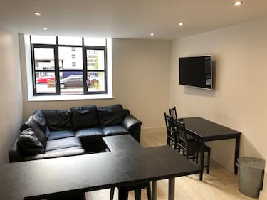 3 bed flat, Red Lion Street, Graiseley, Wolverhampton, WV14HL