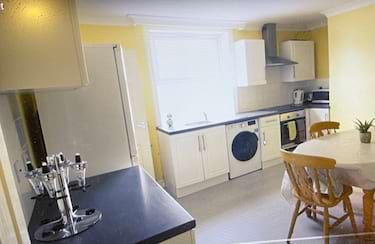 4 bed house, Bell St, City centre, Huddersfield, HD46NN