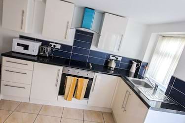 3 bed house, Palm St, City centre, Huddersfield, HD46BZ