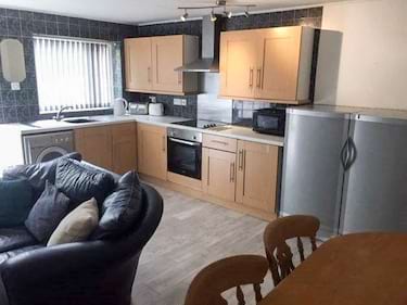 5 bed house, Birkhouse lane, Moldgreen, Huddersfield, HD58BE