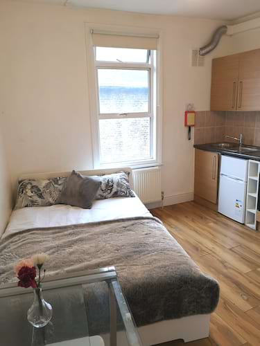 1 bed studio, Dalling Road, Hammersmith, London, W60JA
