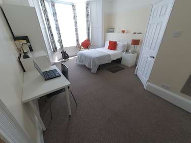 9 bed house, Royal Terrace, Barrack Road, Northampton, NN13RF