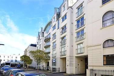 2 bed flat, Kensington Gardens Square, Bayswater, London, W24BA