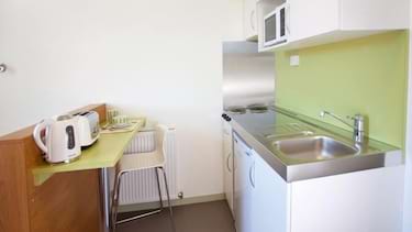1 bed studio, Clarence Street, Kingston upon Thames, Surrey, KT11AN